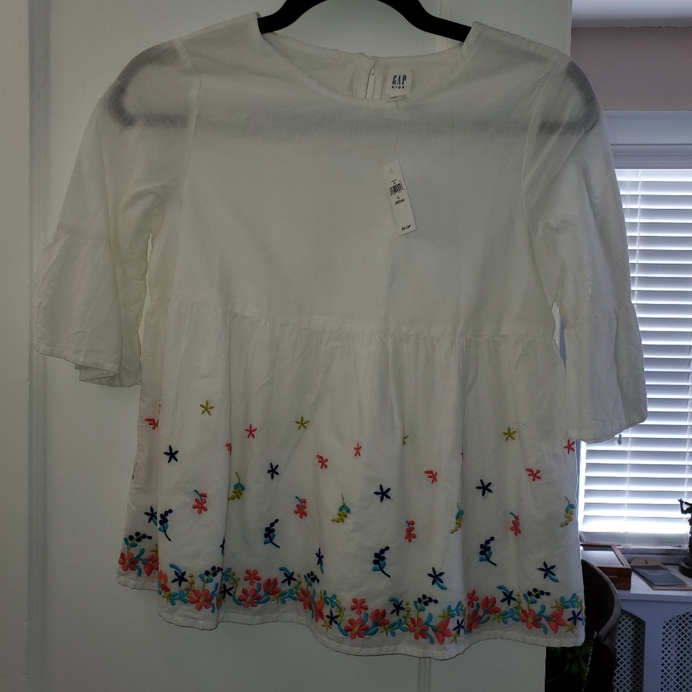 Girls Gap embroidered top